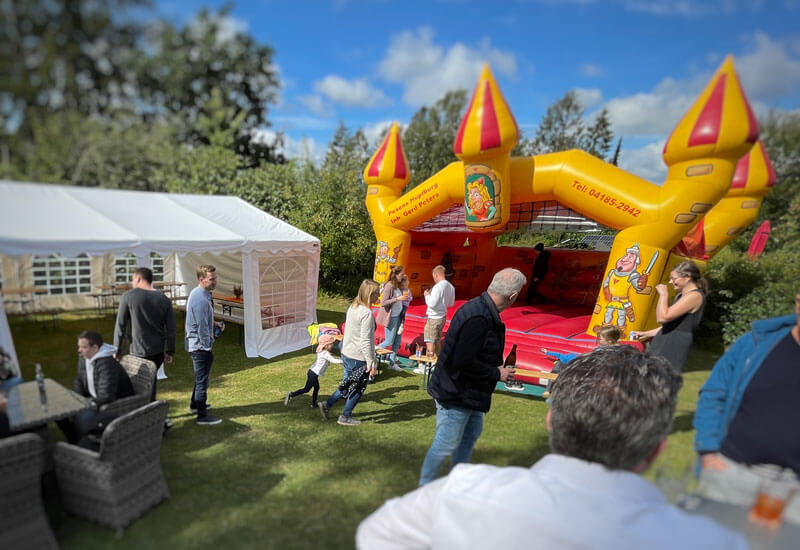 eMotivo Teamevent Sommerfest mit Hüpfburg